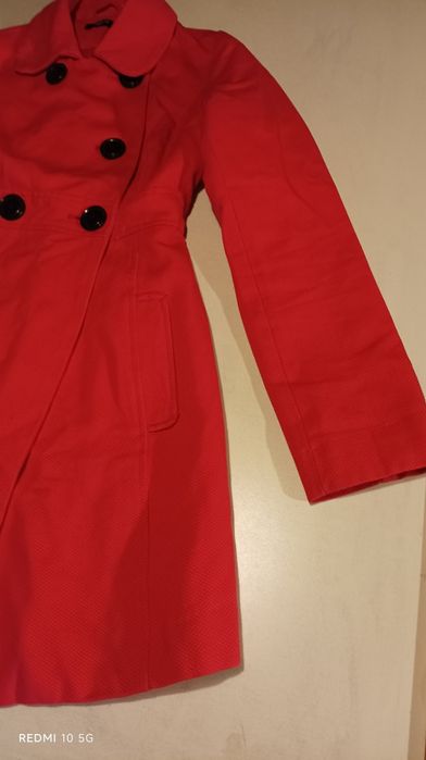 Gabardina em laranja,de marca Bershka, tamanho M