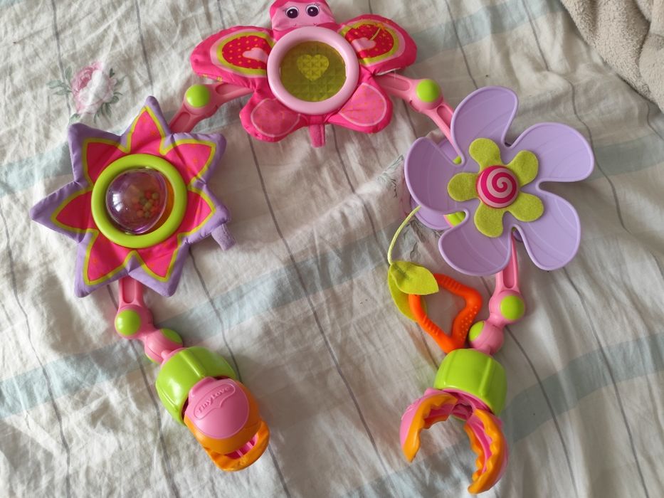 Продам набір іграшок 0+