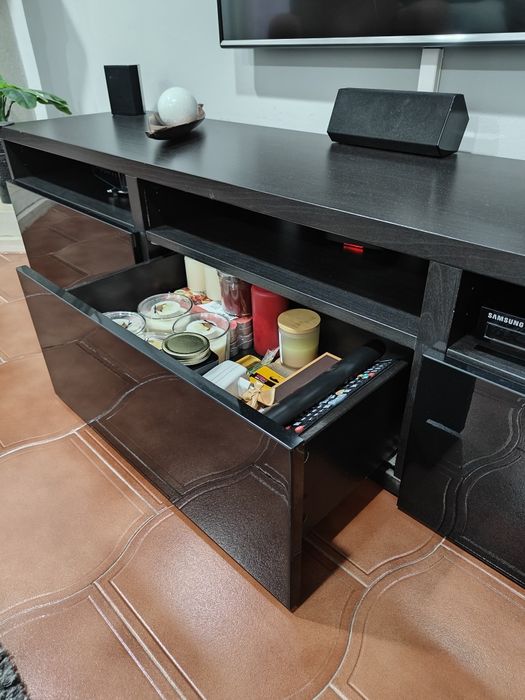 Vendo móvel de Tv da gama Besta