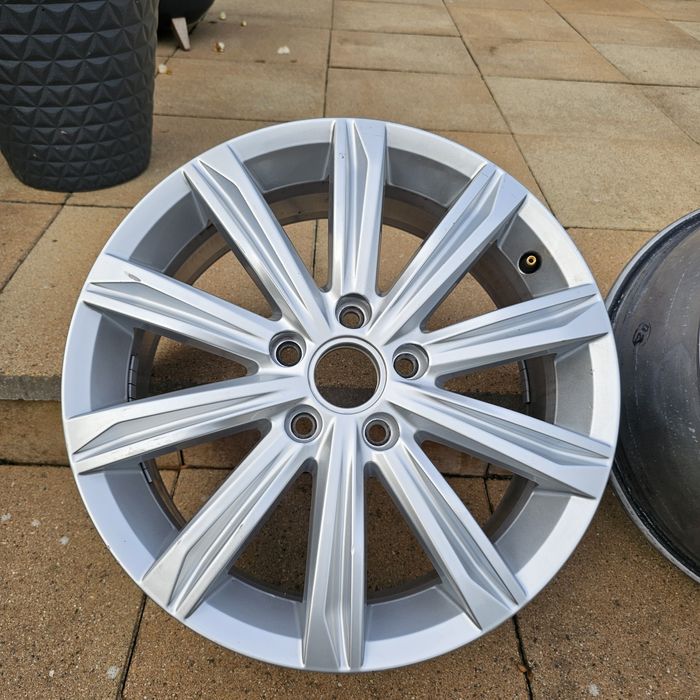 Felga 17cali 5x112 6.5j et52 oryginal Vw Touran 5TA Ładna