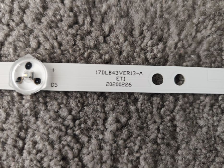 Hyundai 43" p/ Peças (Ecrã Partido) + Kit Réguas LED Extra