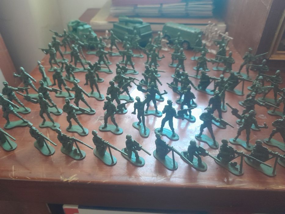 70 Soldados vintage monocromáticos