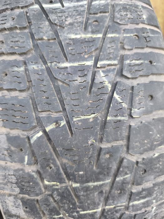 235/65R18 Nokian