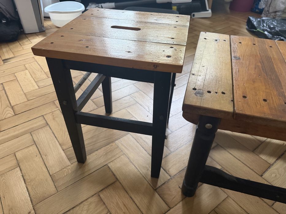 Zestaw stol stolik i taboret drewniane