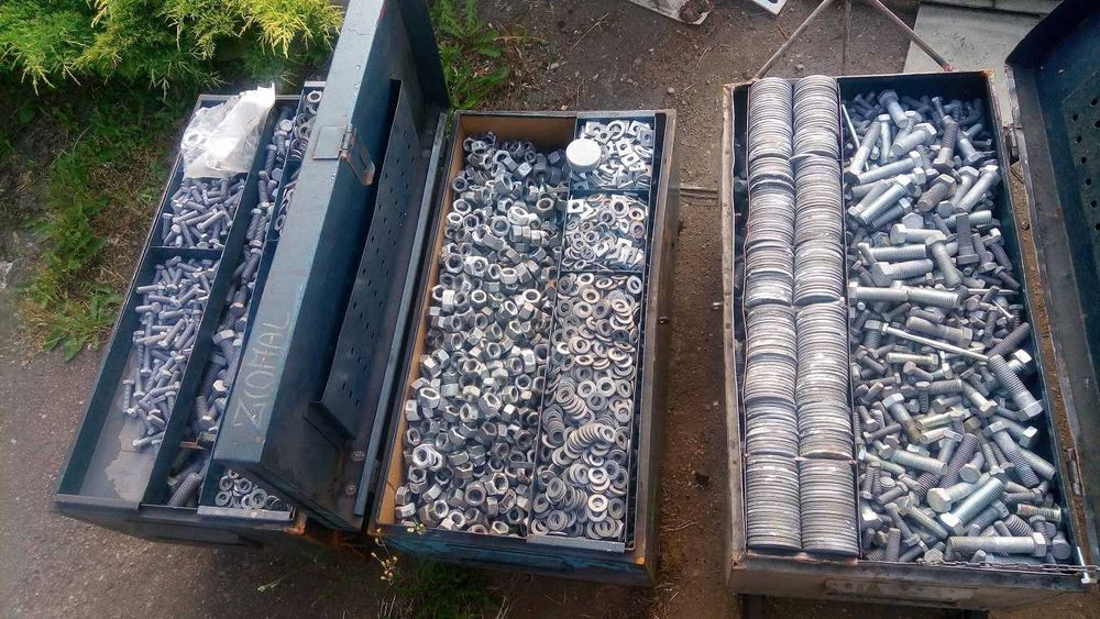 śruby M16, M20, M24, podkładki, nakrętki