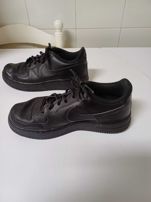 Ténis NIKE Nº35.5 pretos