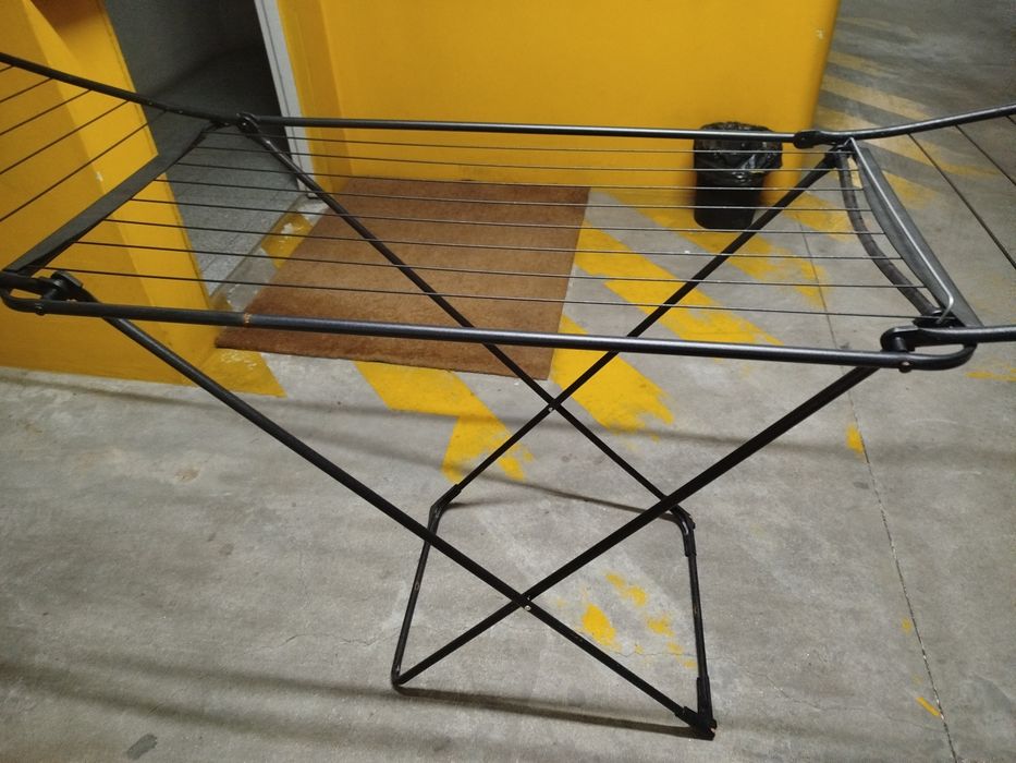 Vendo 2 Estendais de roupa continente