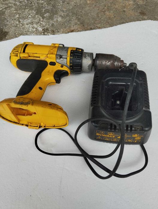 DeWalt DCD985 18V XRP, com carregador, sem baterias.