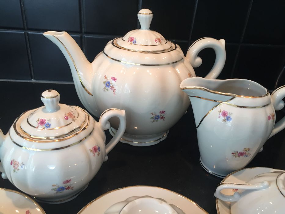 Serviço de chá Porcelana - C.F. Viana (nunca usado)
