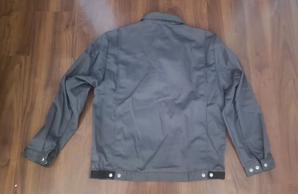 Jaqueta (20€) e bermuda (14€) de trabalho para homem da REINDL