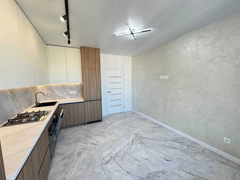 Продаж великої 3 кім. квартири 92 м2 з чудовим краєвидом!!! - View 2