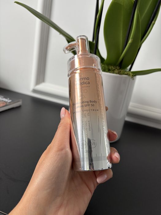 Filtr do ciała z drobinkami złota, Illuminating Body Lotion spf50