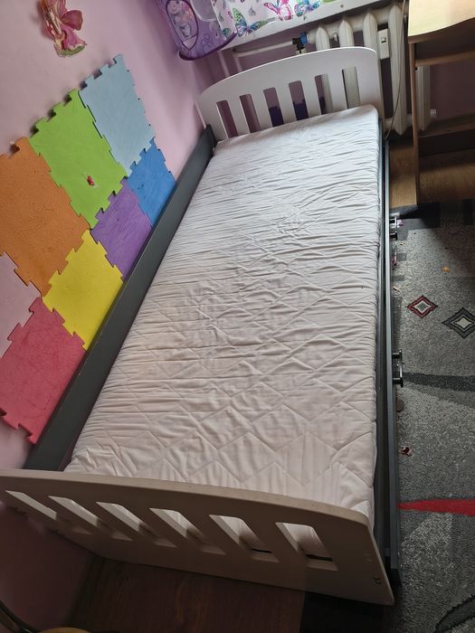 Łóżko dziecięce z materacem piankowym