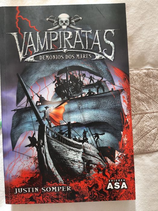 Livro "Vampiratas demónios dos mares "
