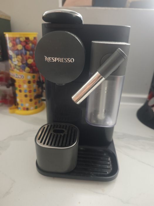 Máquina de café Nespresso delonghi