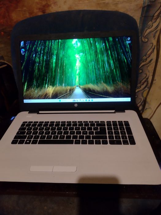 Ноутбук HP Pavilion  17.3"/AMD A8-7410/ 8 GB RAM/120 GB SSD/R5