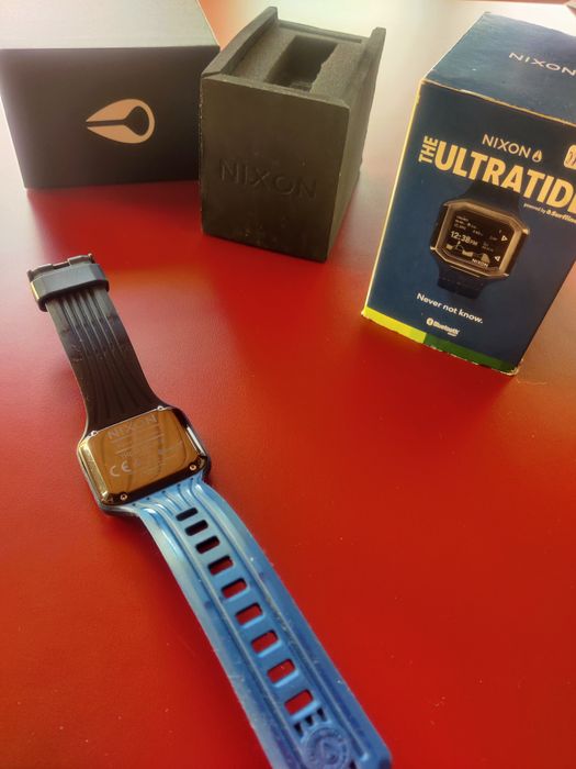 Nixon ultratide surf watch