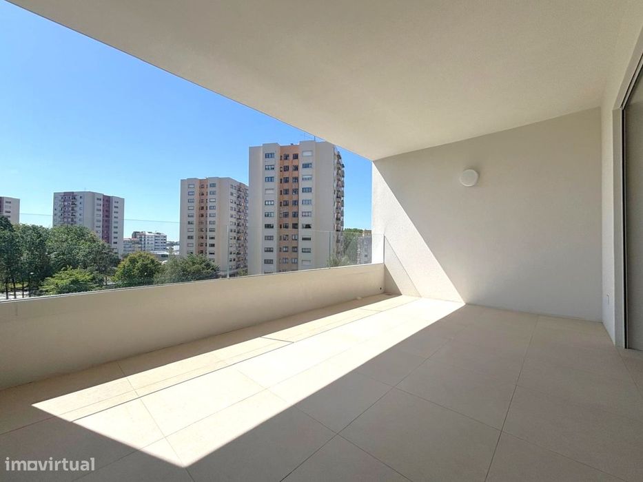 T2 NOVO no 6.º Andar c/ Varanda Sul/Poente, Garagem e Arrumo em Ramald
