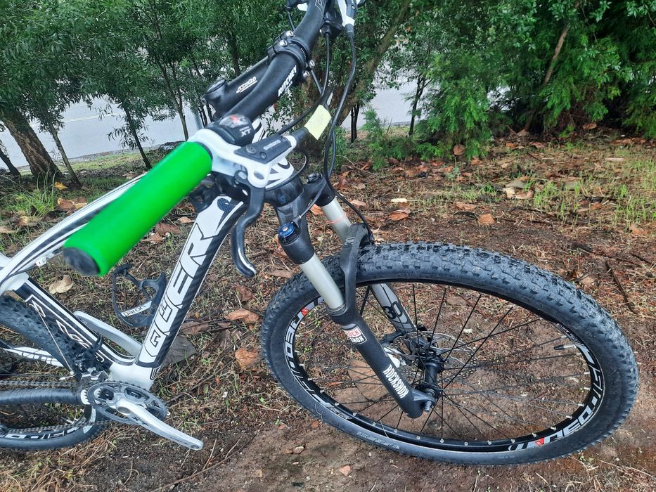 Btt 27.5 de carbono com xt e rock shox