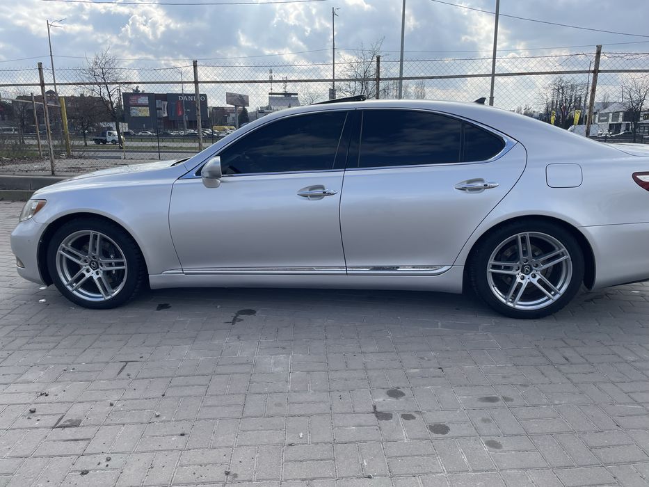 Продам Lexus LS 460
