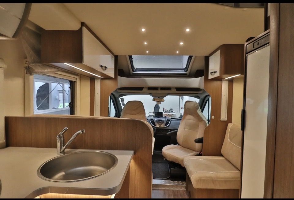 Kamper  Ford 5 osobowy, niski przebieg .