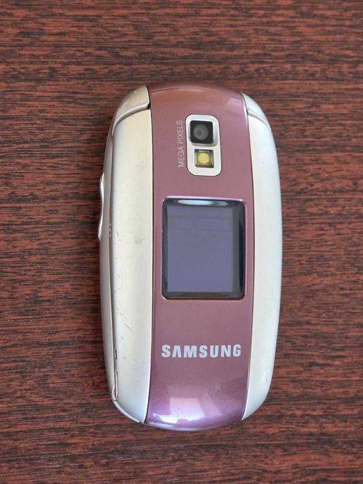 Мобільний телефон Samsung SGH-E530 на запчастини + зарядний +навушники