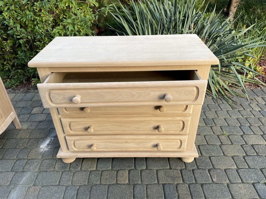 Komoda z szufladami dębowa stylowa oczyszczona ze starych powlok