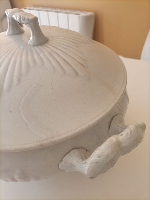 Terrina de sopa antiga