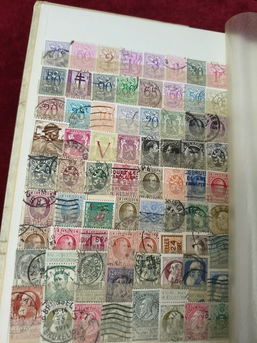 Classificador com 400 selos diferentes Bélgica