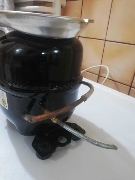 Oryginalny kompresor-sprężarka lodówki Amica FK218.3XAA