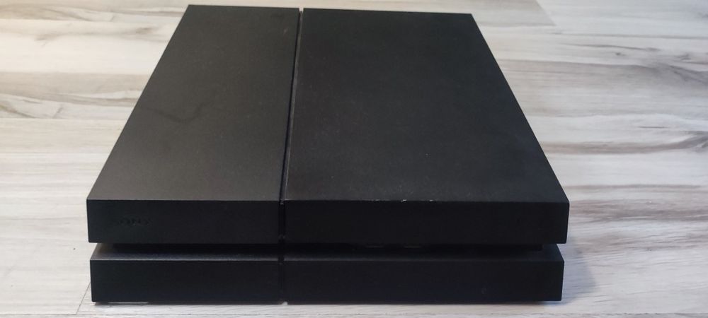 Konsola PlayStation 4