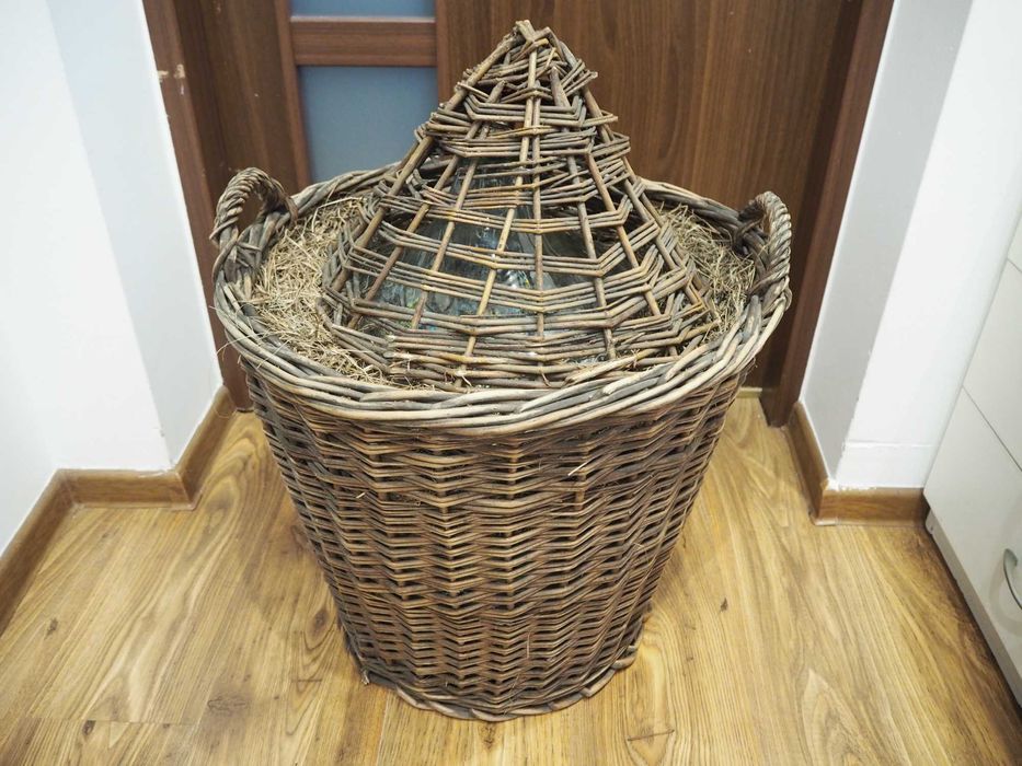 Gąsior dymion baniak balon na wino w wiklinowym koszu 25 l.