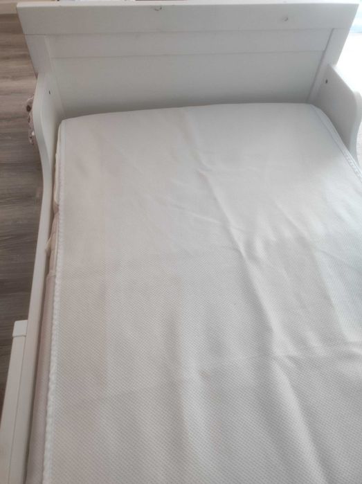 Cama criança extensível ikea + colchão
