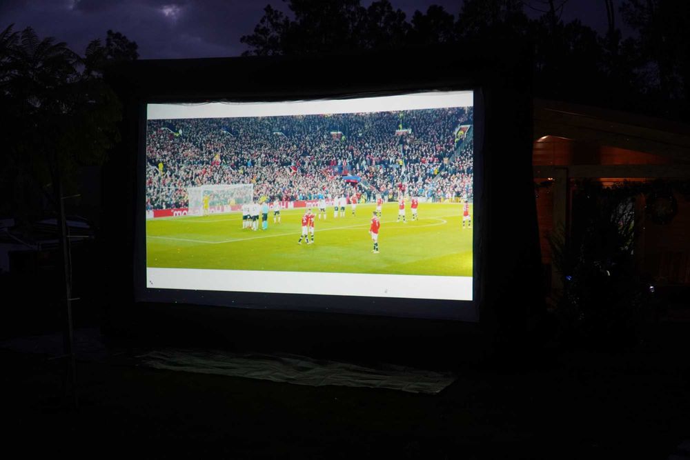 Aluguer de Kit Cinema ao Ar Livre - O Vizinho