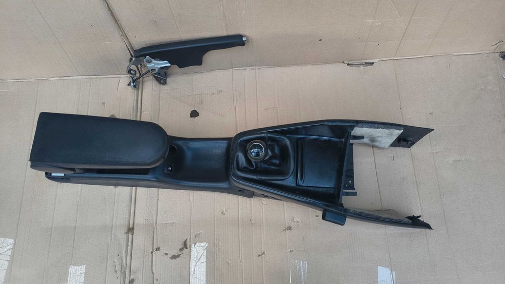 Tunel środkowy podłokietnik gałka komplet  VW GOLF 4 IV 2001r IDEALNY