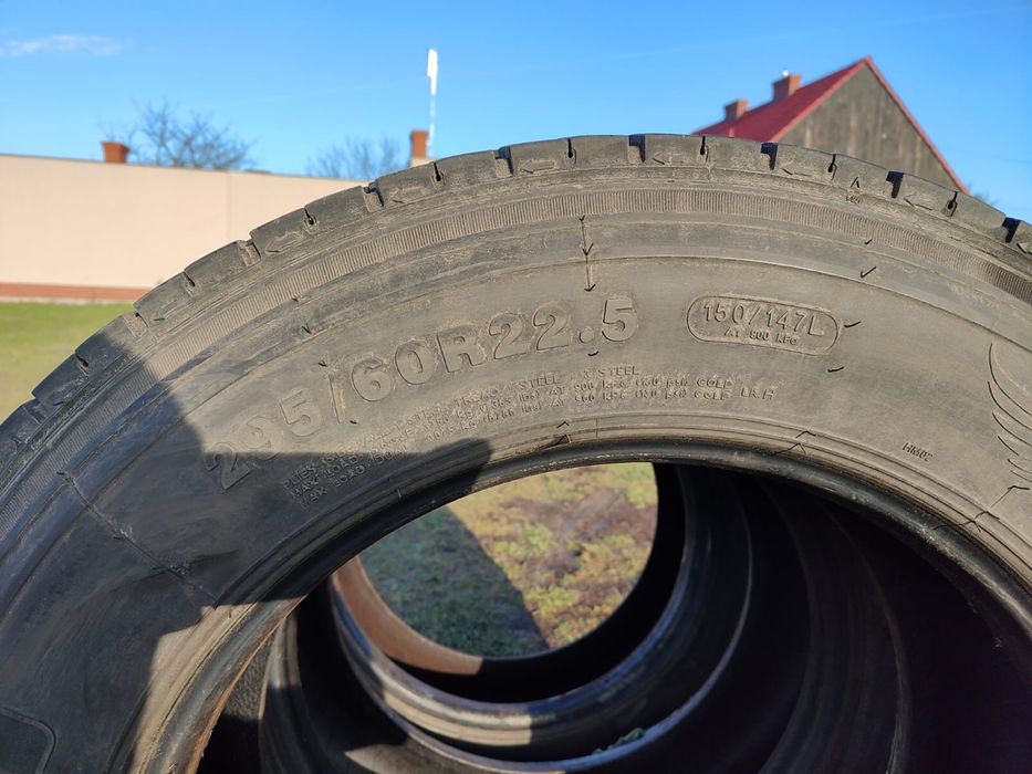 Opony do samochodu ciezarowego 295/60/R22,5