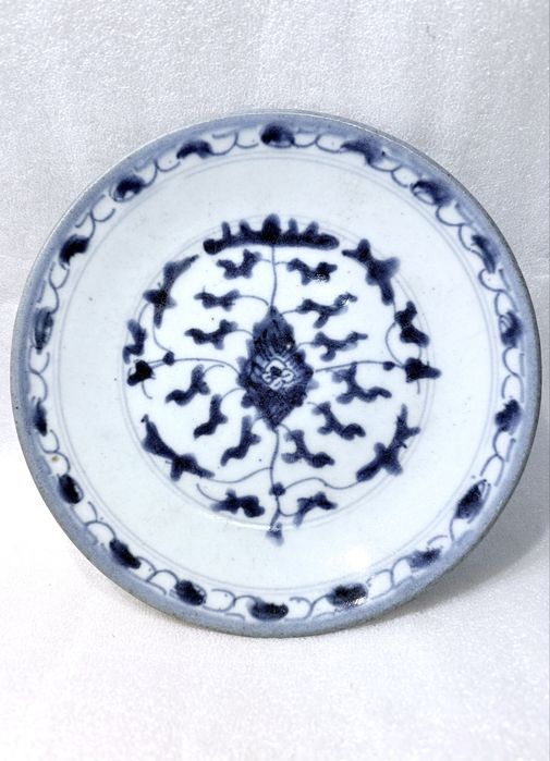 Antigos pratos chineses em porcelana azul e branca do Sec. XVIII