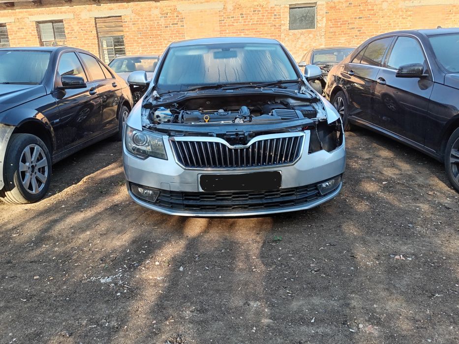 Двері Skoda Superb 2