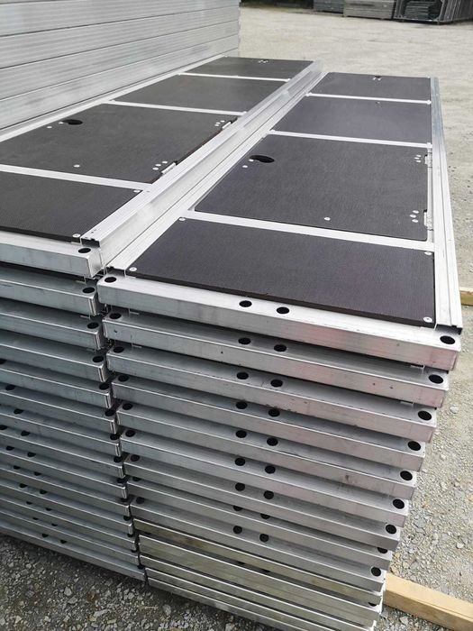 Plettac rusztowanie na ścianę elewacyjną stal, podesty 3m, 10,4 m x 15 m = 155 m2 kompletne