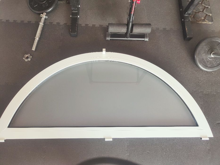 Janela basculante com fixo inferior. Nova