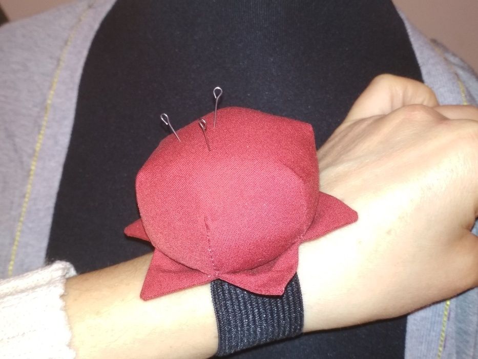 Игольница на руку