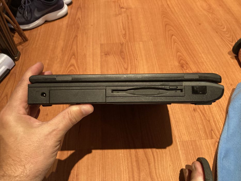 Computador Fugitsu siemens antigo para colecao