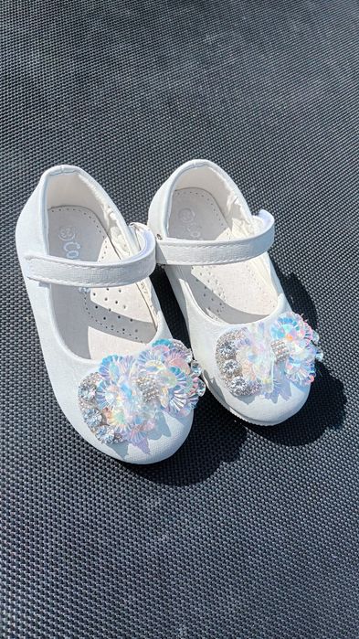 Туфлі на липучці для дівчинки