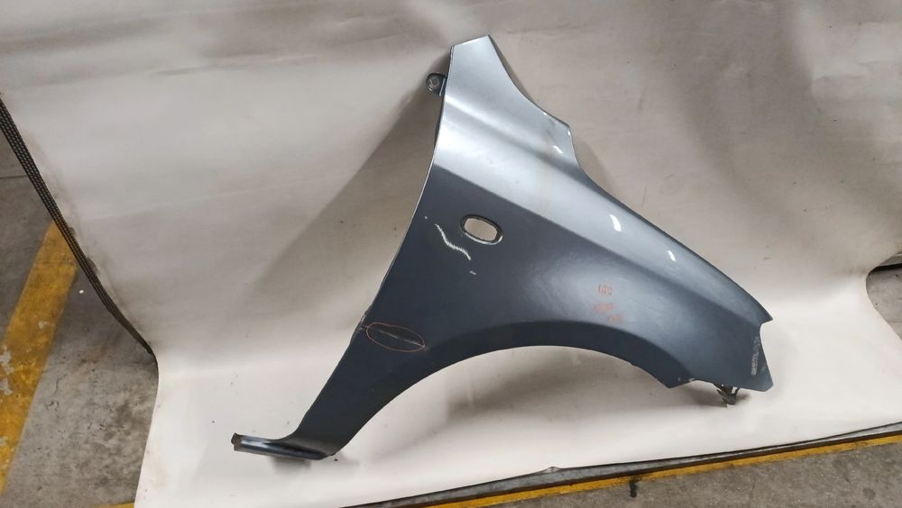 Guarda-lamas direito MAZDA 2 (DY)