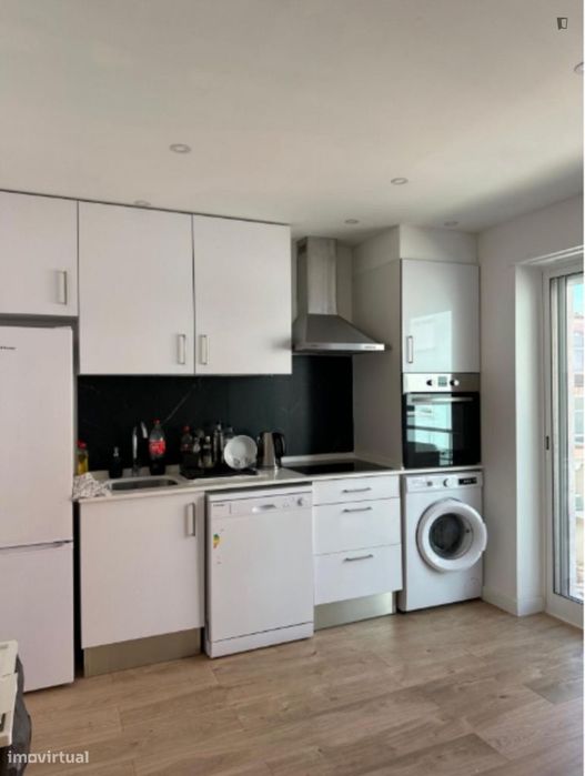 Quarto - localizado em Amadora Lisbon