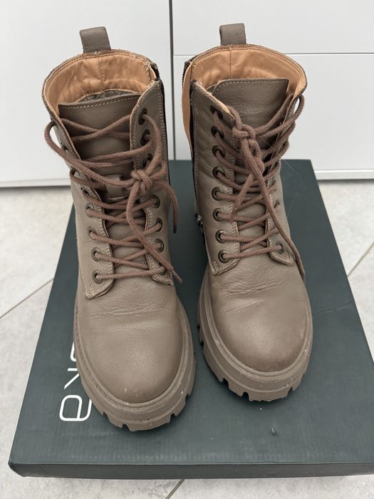 Шкіряні черевики Braska  на зараз 37 р, колір кави з молоком