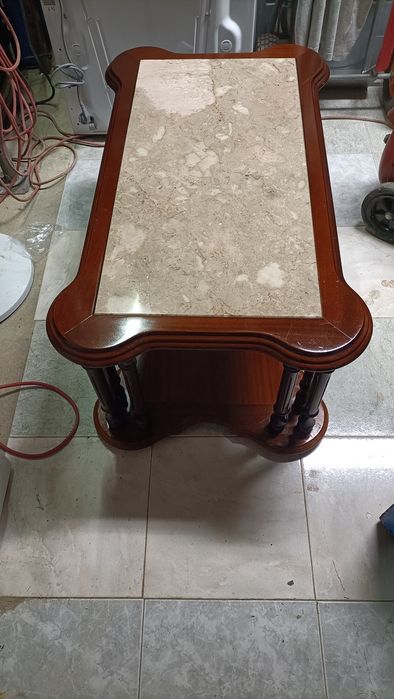 Mesa  em  madeira com pedra  mármore