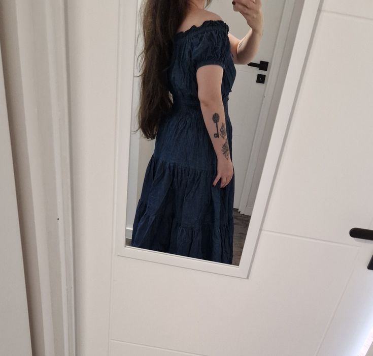 Długa sukienka hiszpanka z falbanami jeansowa