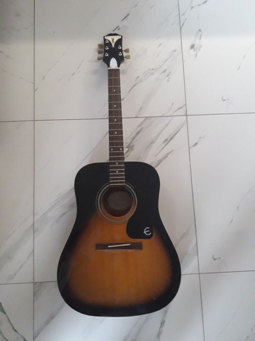 Sprzedam Gitarę Epiphone PRO-1 VS - uszkodzone mocowanie strun