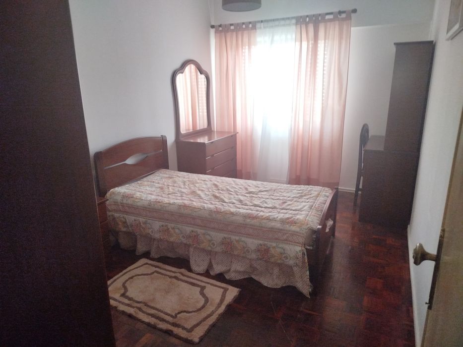 Quarto para Arrendar em Massama